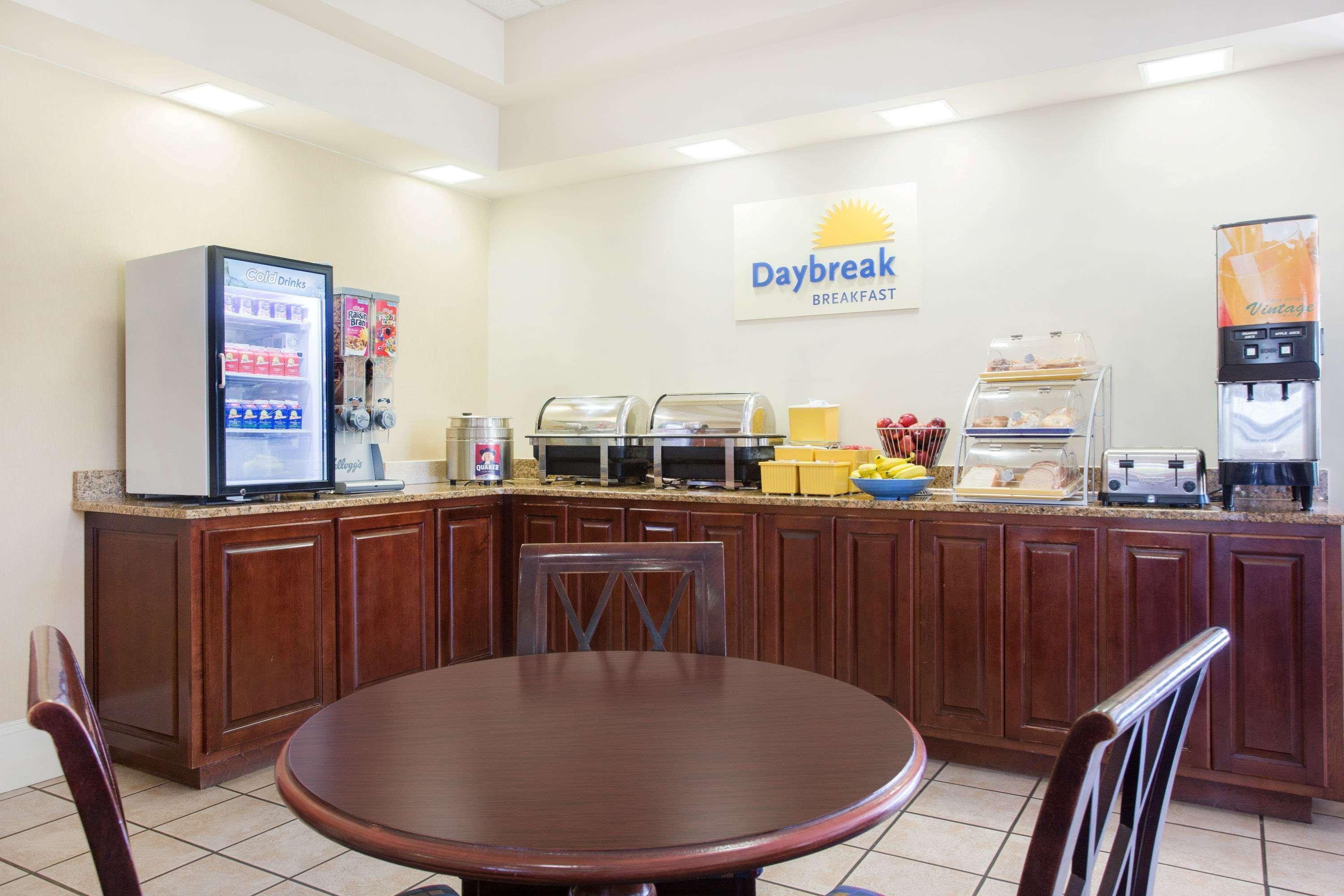 Days Inn By Wyndham Metter Exterior photo